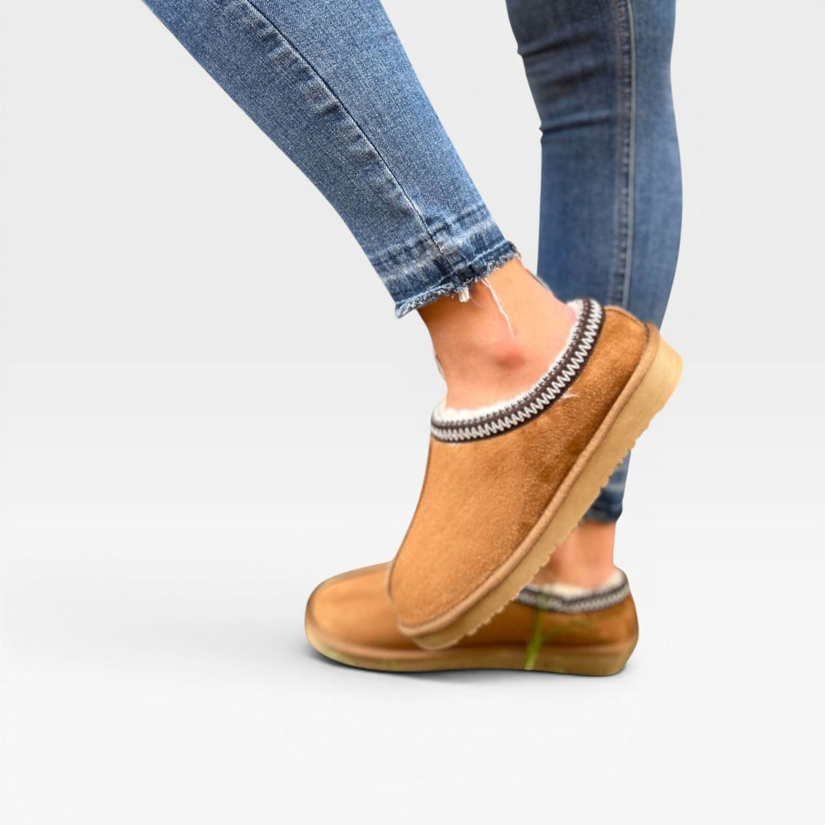 Women's Faux Fur Lined Clogs – Cozy Suede Slip On Mule for Everyday Warmth